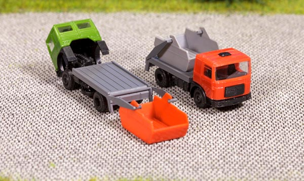 10352 Schirmer TT MAN mit Absetzcontainer grün