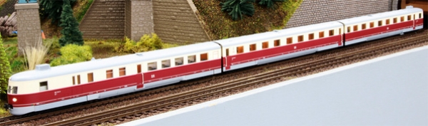 1376 Schnellverbrennungstriebwagen SVT 137